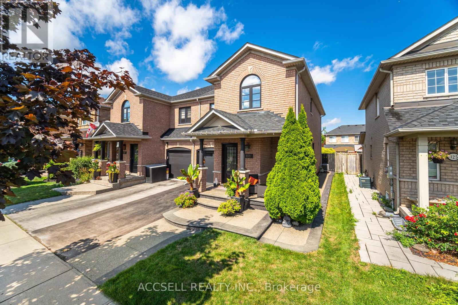 Photo 4 of 323 Pettigrew Trail, Milton ON