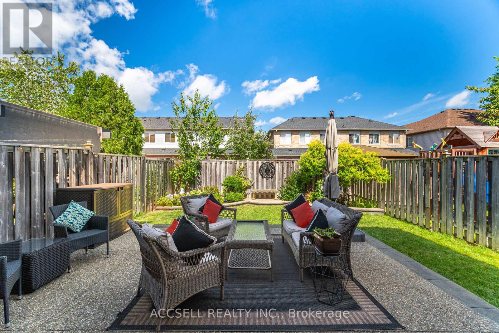 Photo 42 of 323 Pettigrew Trail, Milton ON