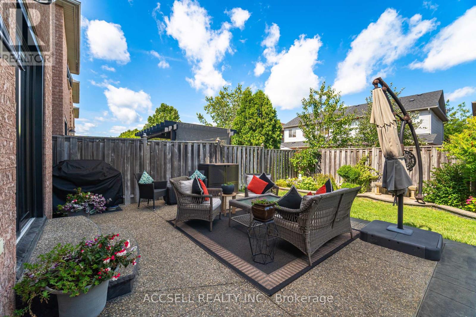 Photo 44 of 323 Pettigrew Trail, Milton ON