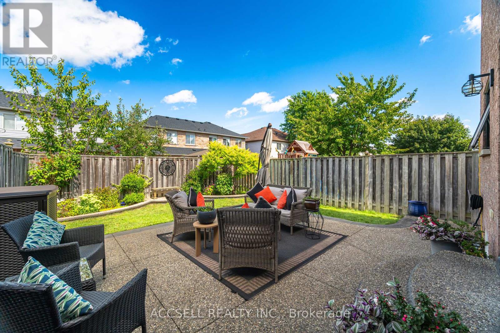 Photo 45 of 323 Pettigrew Trail, Milton ON