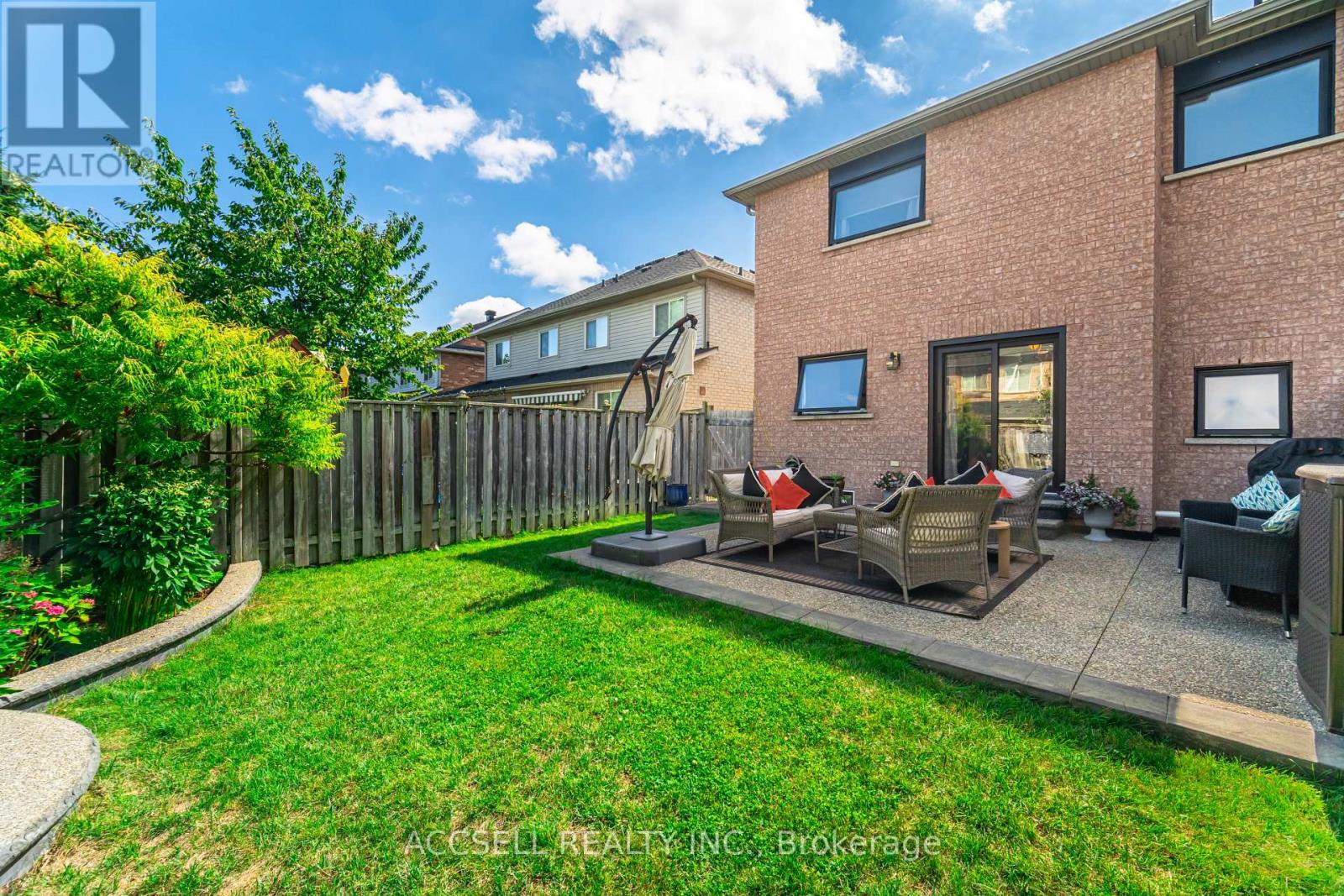 Photo 48 of 323 Pettigrew Trail, Milton ON