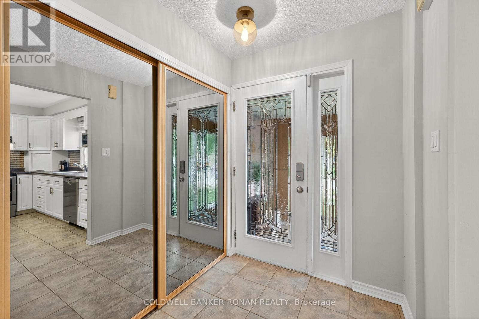 Photo 10 of 16 Fraser Avenue, New Tecumseth ON