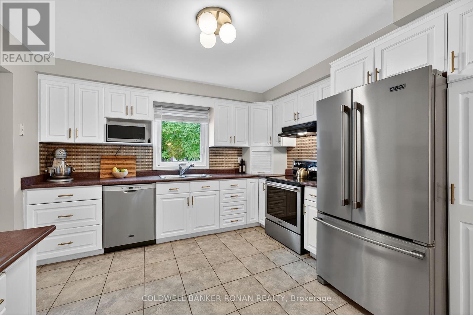 Photo 2 of 16 Fraser Avenue, New Tecumseth ON