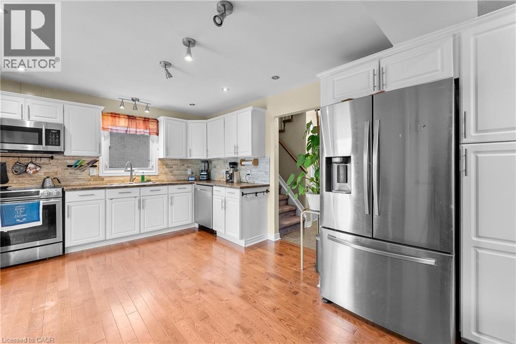 Photo 12 of 3 Briarsdale Crescent, Welland ON