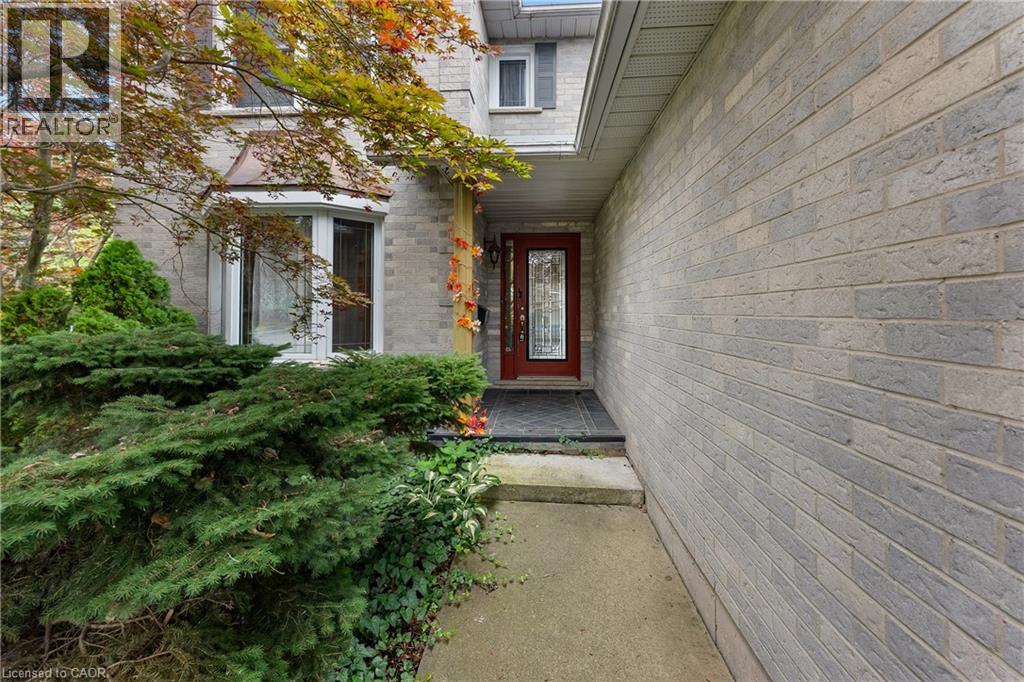 Photo 2 of 3 Briarsdale Crescent, Welland ON