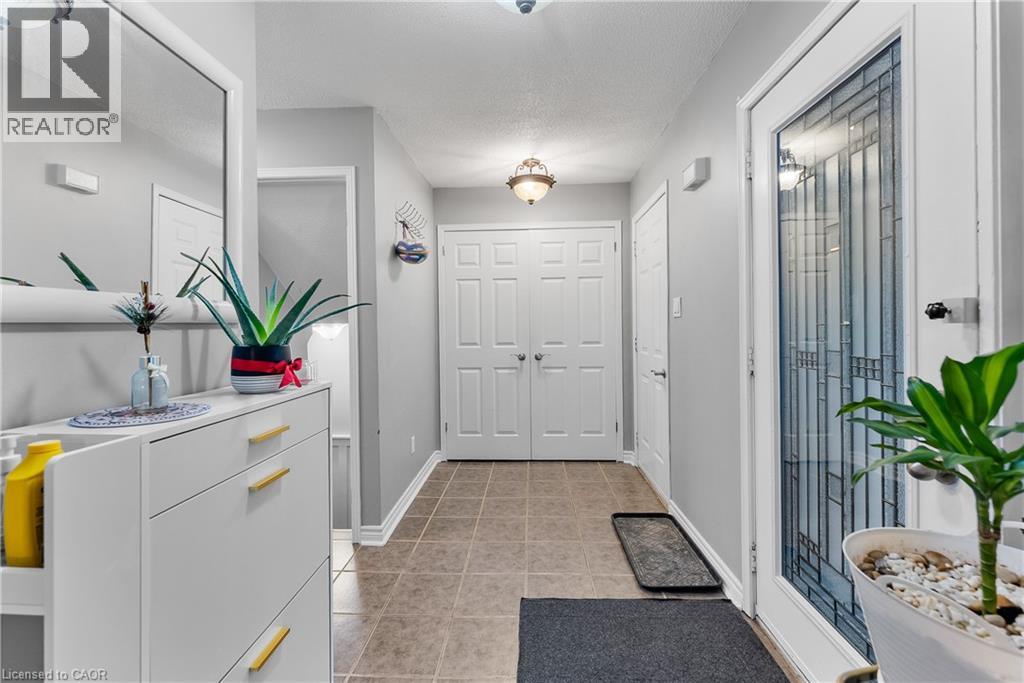 Photo 5 of 3 Briarsdale Crescent, Welland ON