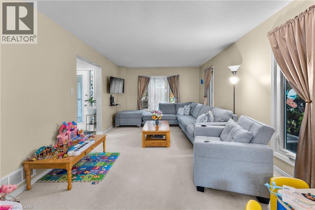 Photo 7 of 3 Briarsdale Crescent, Welland ON