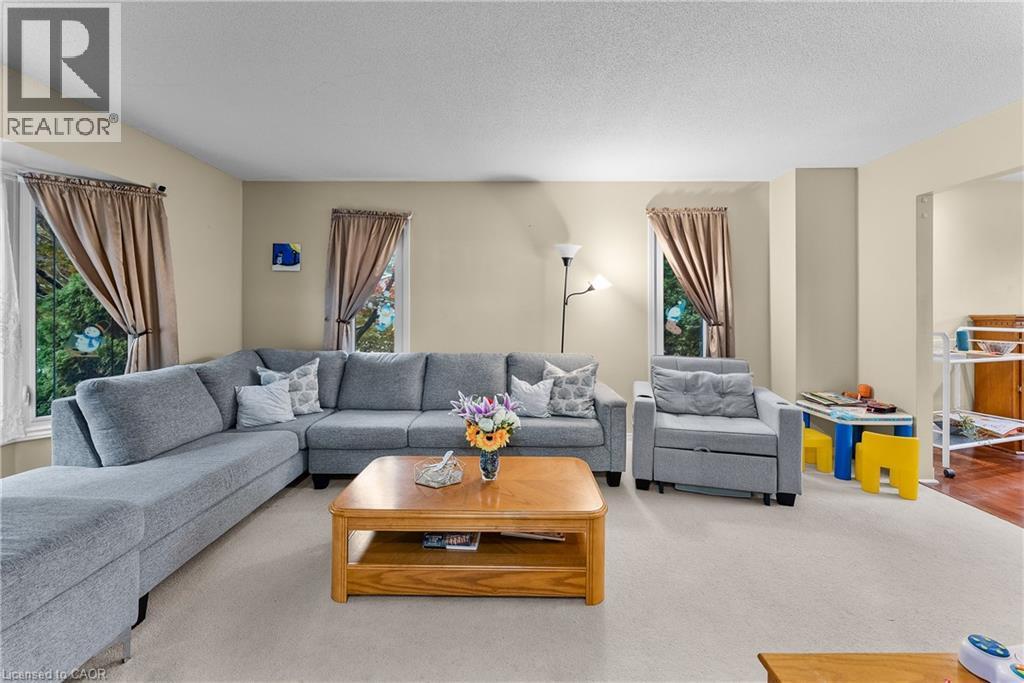 Photo 8 of 3 Briarsdale Crescent, Welland ON