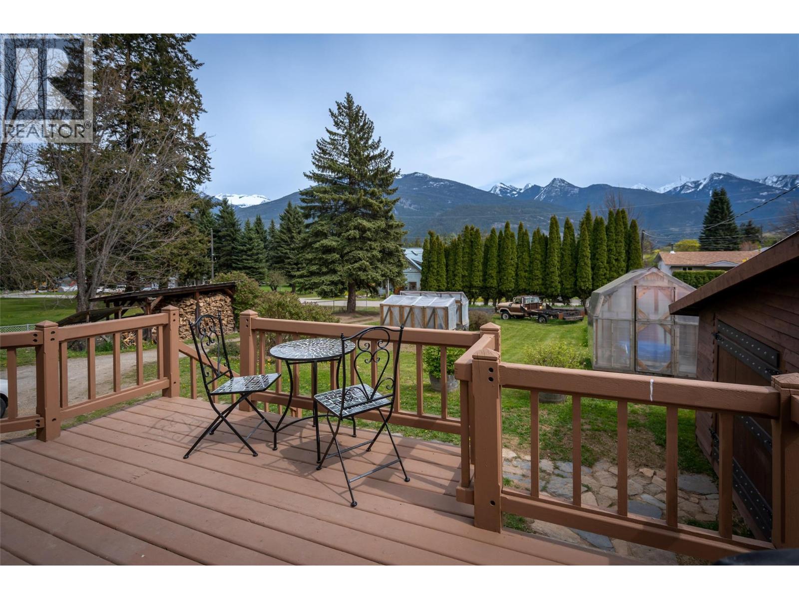 Photo 11 of 127 8th Street N, Kaslo BC