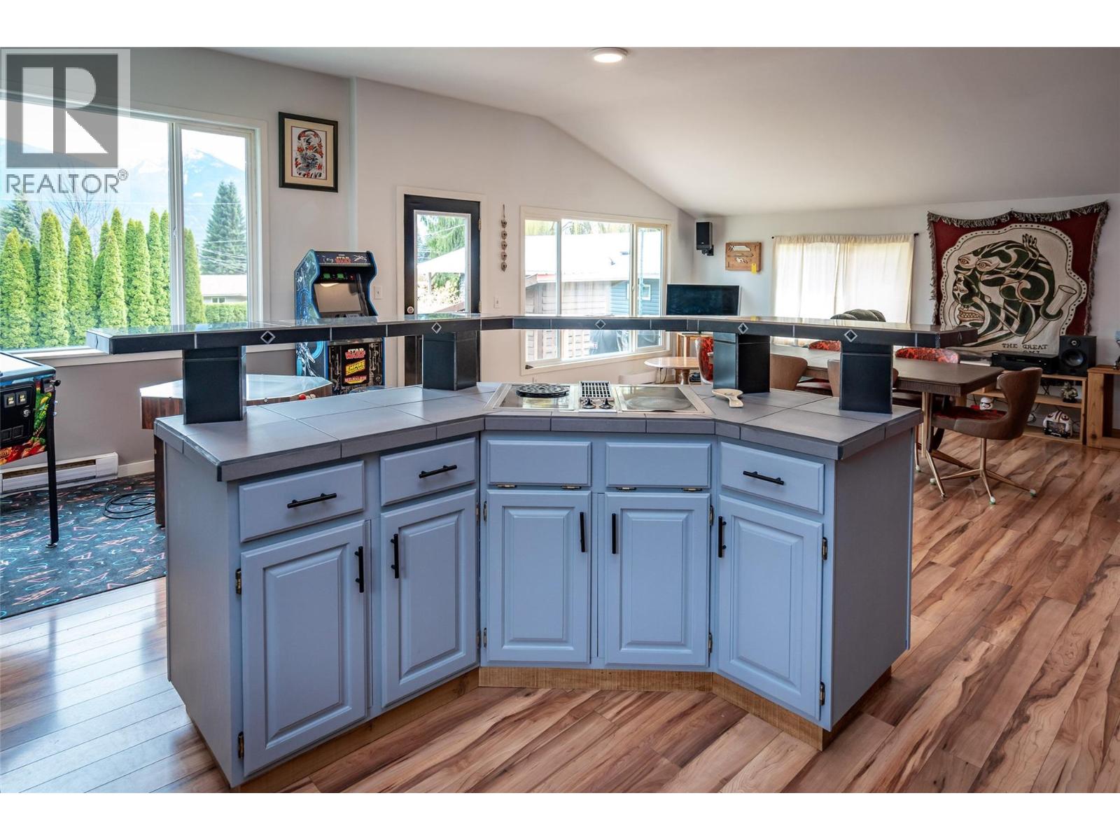 Photo 18 of 127 8th Street N, Kaslo BC
