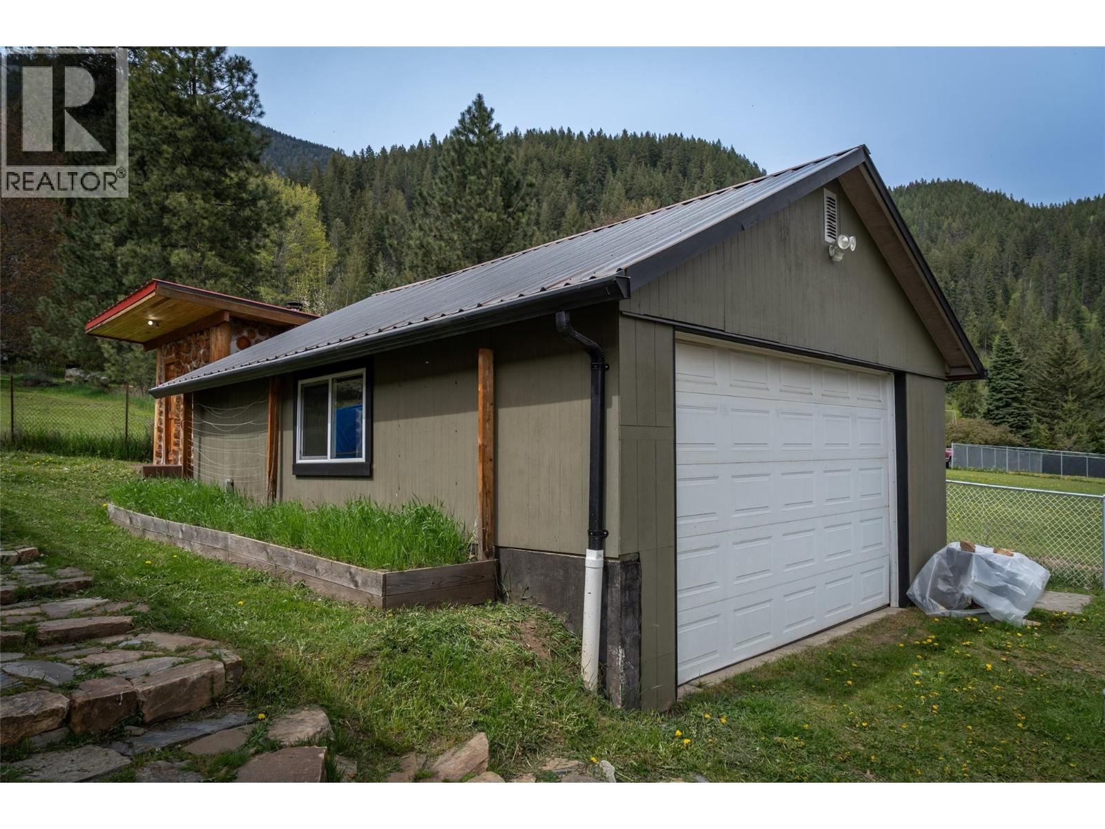 Photo 50 of 127 8th Street N, Kaslo BC