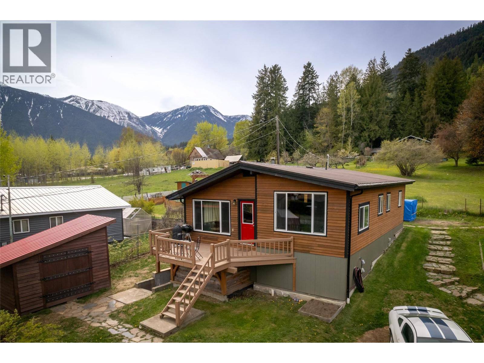 Photo 6 of 127 8th Street N, Kaslo BC