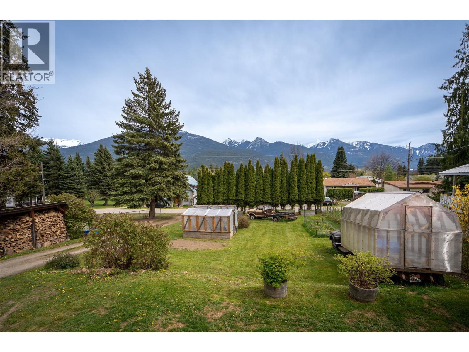 Photo 7 of 127 8th Street N, Kaslo BC