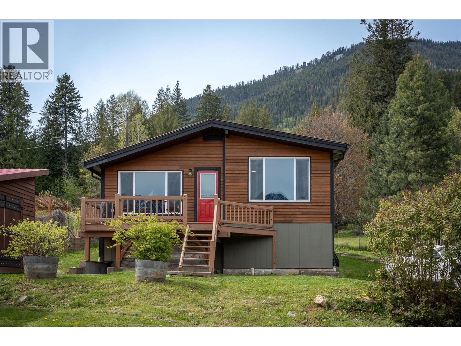 Photo 9 of 127 8th Street N, Kaslo BC