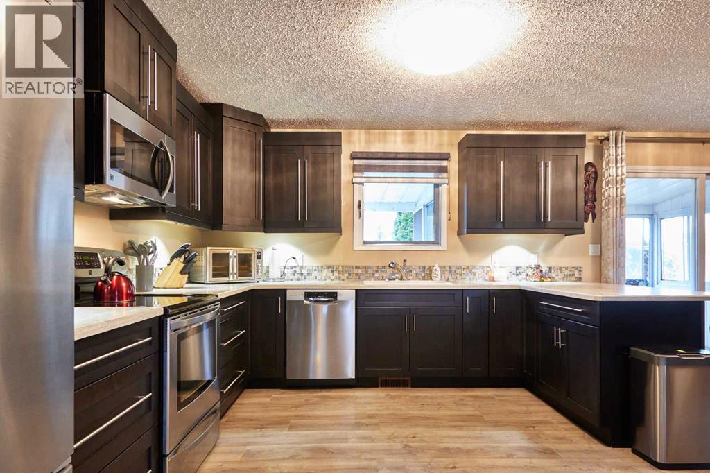 Single Family House Bi-level for Sale in  Iris Court SE Connaught Medicine Hat 