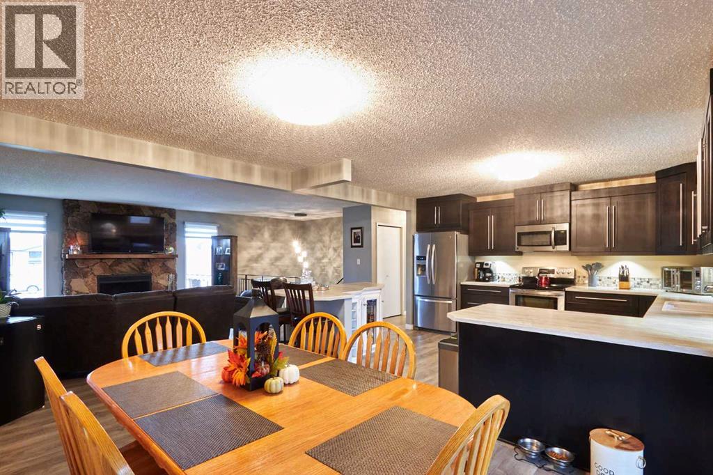 Single Family House Bi-level for Sale in  Iris Court SE Connaught Medicine Hat 
