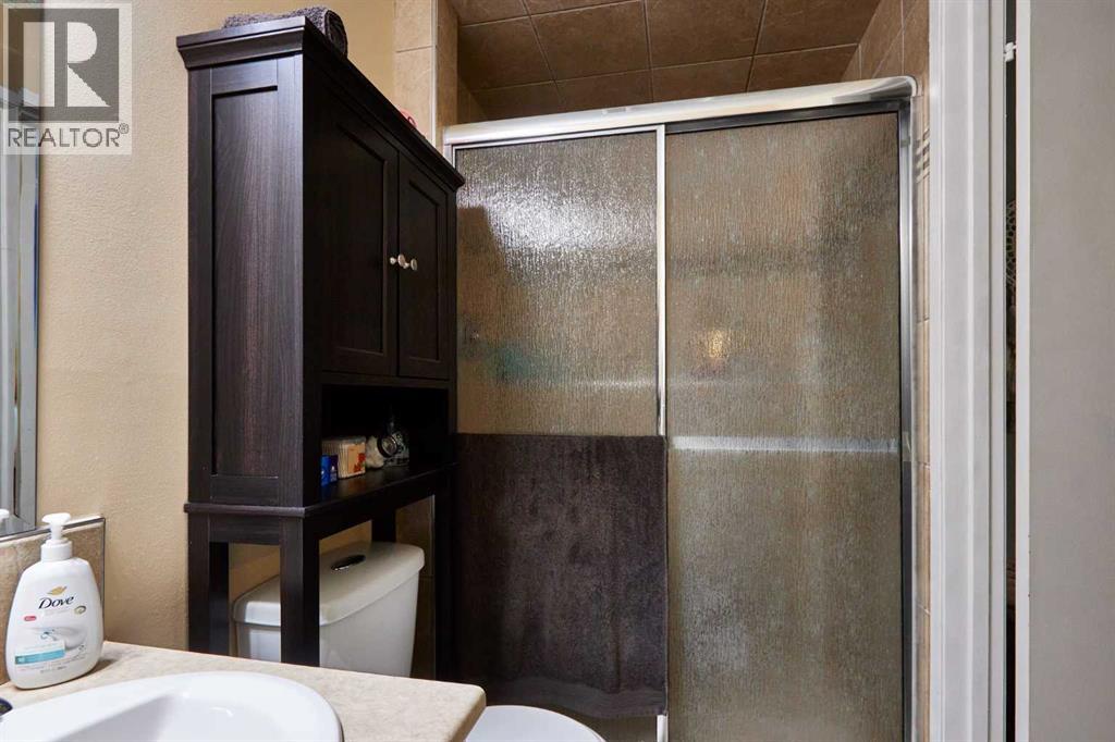 Single Family House Bi-level for Sale in  Iris Court SE Connaught Medicine Hat 