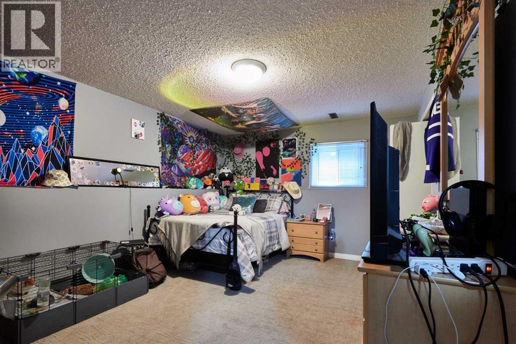 Single Family House Bi-level for Sale in  Iris Court SE Connaught Medicine Hat 