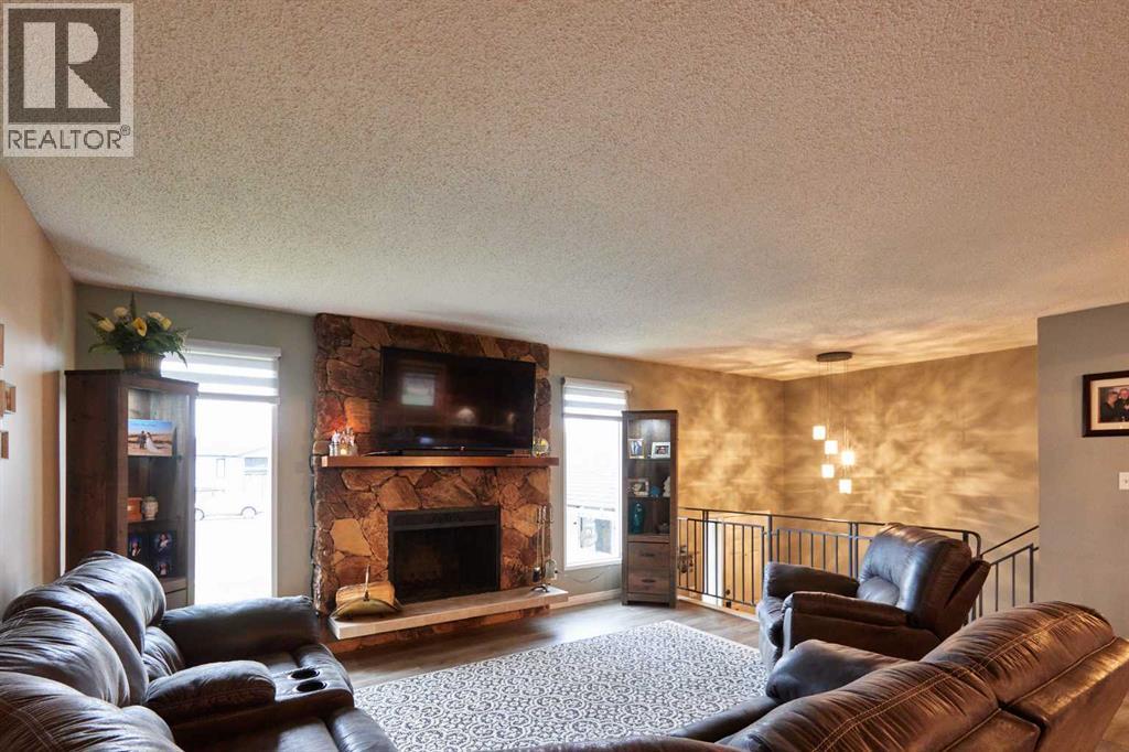Single Family House Bi-level for Sale in  Iris Court SE Connaught Medicine Hat 