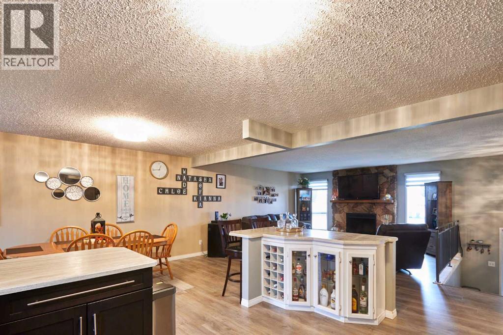 Single Family House Bi-level for Sale in  Iris Court SE Connaught Medicine Hat 