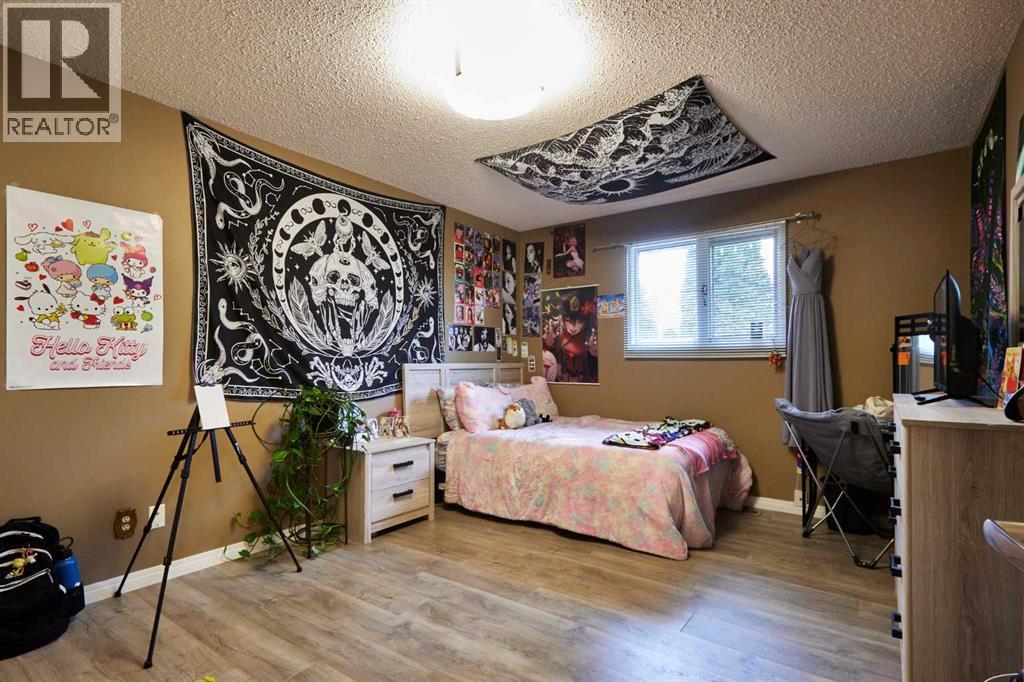 Single Family House Bi-level for Sale in  Iris Court SE Connaught Medicine Hat 