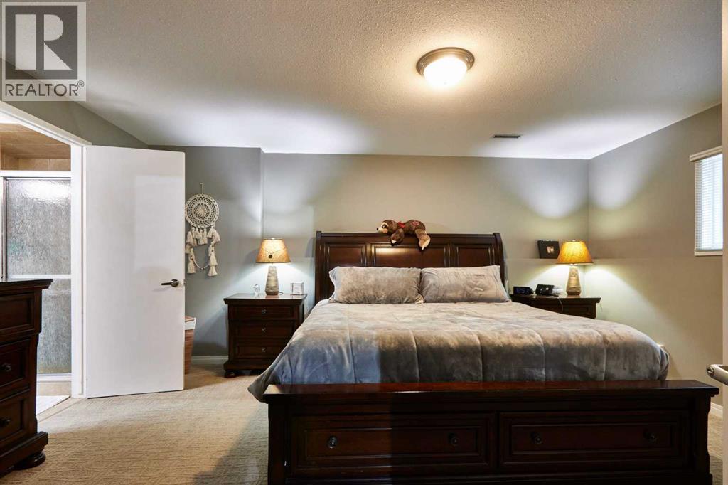 Single Family House Bi-level for Sale in  Iris Court SE Connaught Medicine Hat 