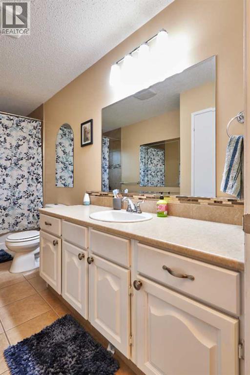 Single Family House Bi-level for Sale in  Iris Court SE Connaught Medicine Hat 