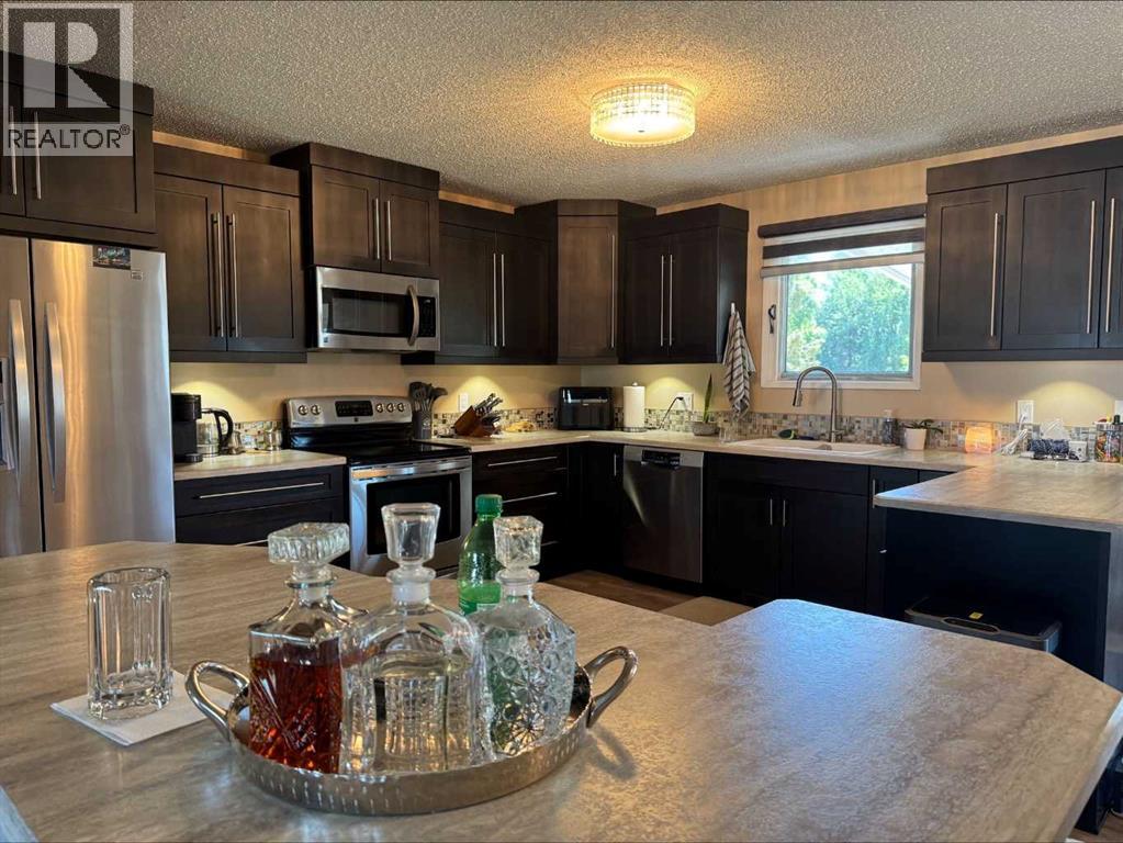 Single Family House Bi-level for Sale in  Iris Court SE Connaught Medicine Hat 