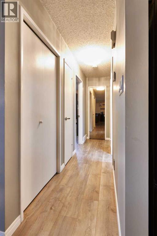 Single Family House Bi-level for Sale in  Iris Court SE Connaught Medicine Hat 