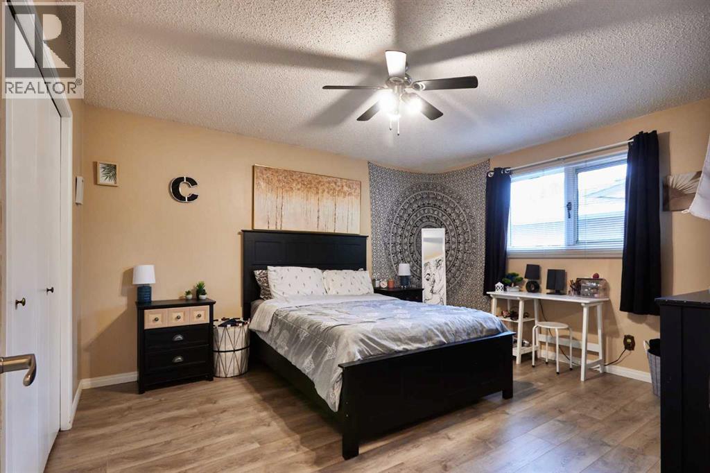 Single Family House Bi-level for Sale in  Iris Court SE Connaught Medicine Hat 