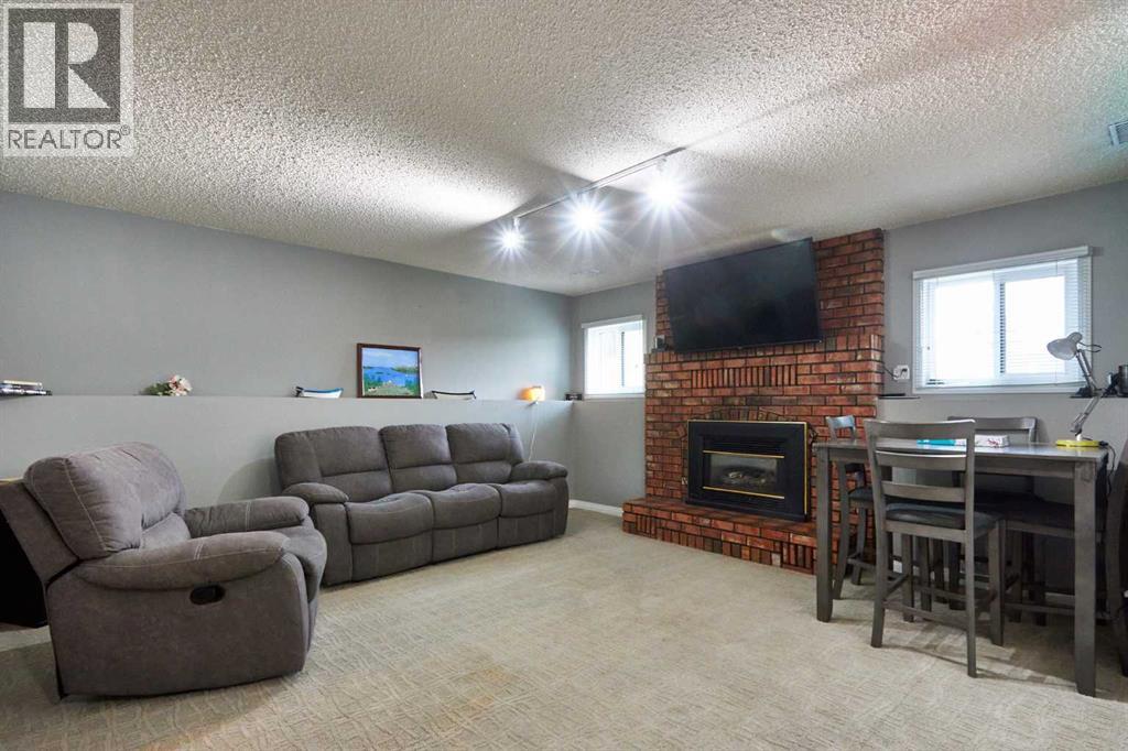 Single Family House Bi-level for Sale in  Iris Court SE Connaught Medicine Hat 