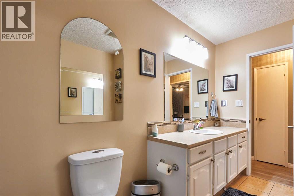 Single Family House Bi-level for Sale in  Iris Court SE Connaught Medicine Hat 