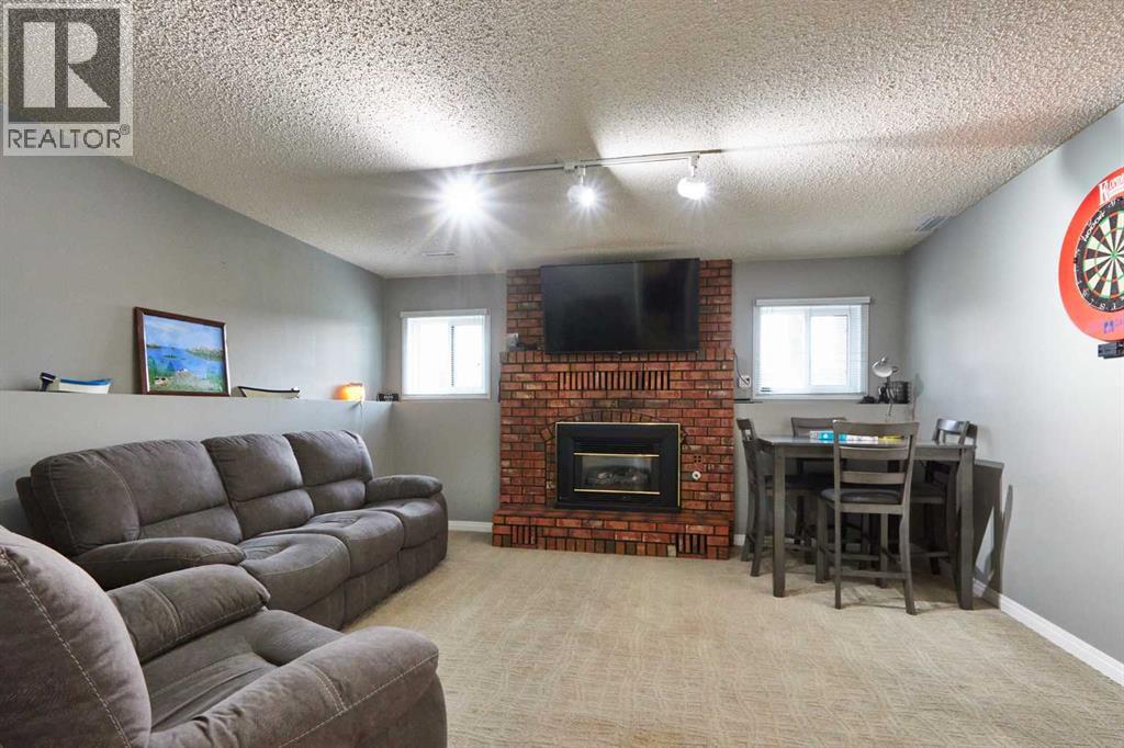 Single Family House Bi-level for Sale in  Iris Court SE Connaught Medicine Hat 