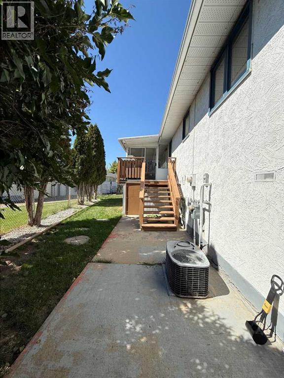 Single Family House Bi-level for Sale in  Iris Court SE Connaught Medicine Hat 