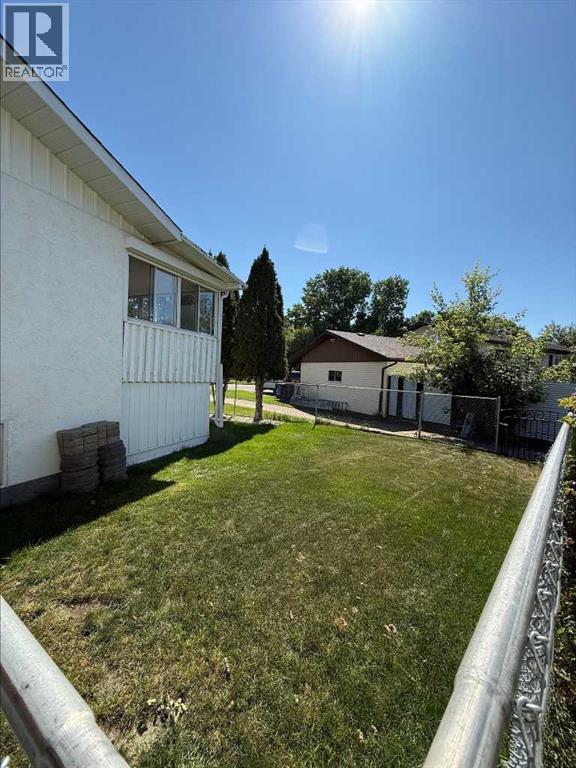 Single Family House Bi-level for Sale in  Iris Court SE Connaught Medicine Hat 