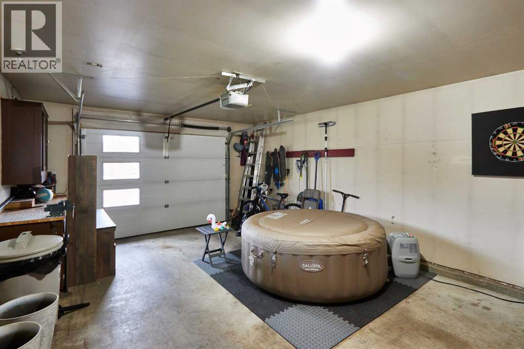 Single Family House Bi-level for Sale in  Iris Court SE Connaught Medicine Hat 