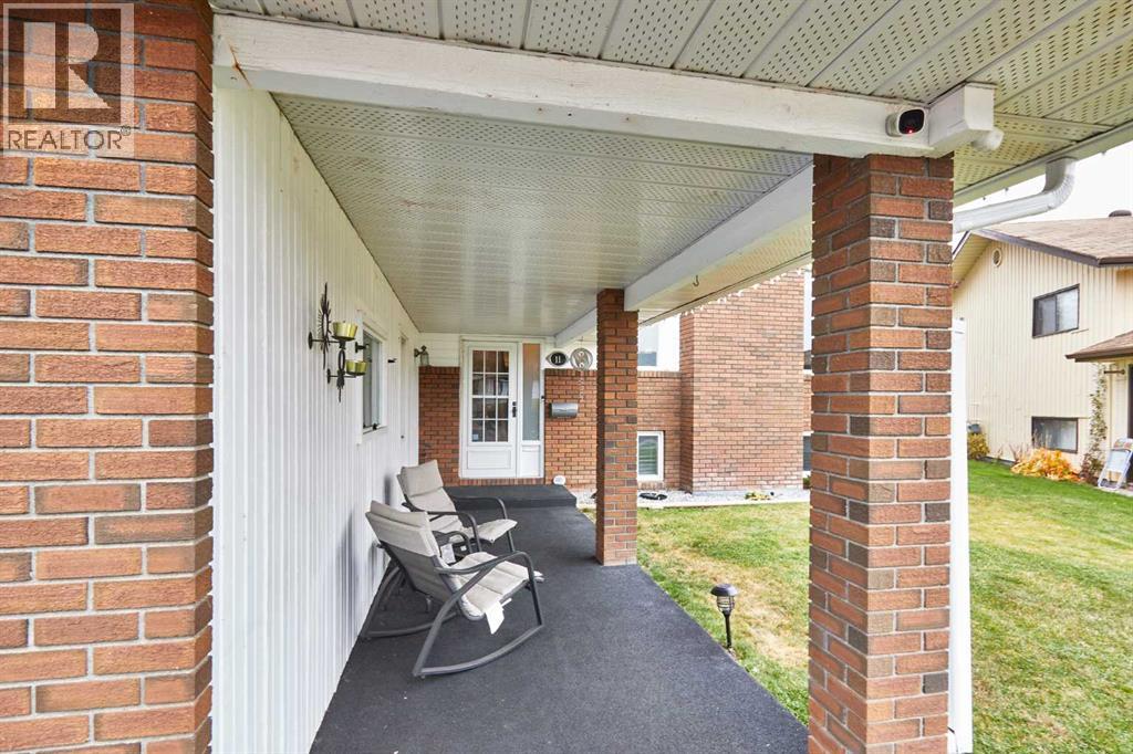 Single Family House Bi-level for Sale in  Iris Court SE Connaught Medicine Hat 