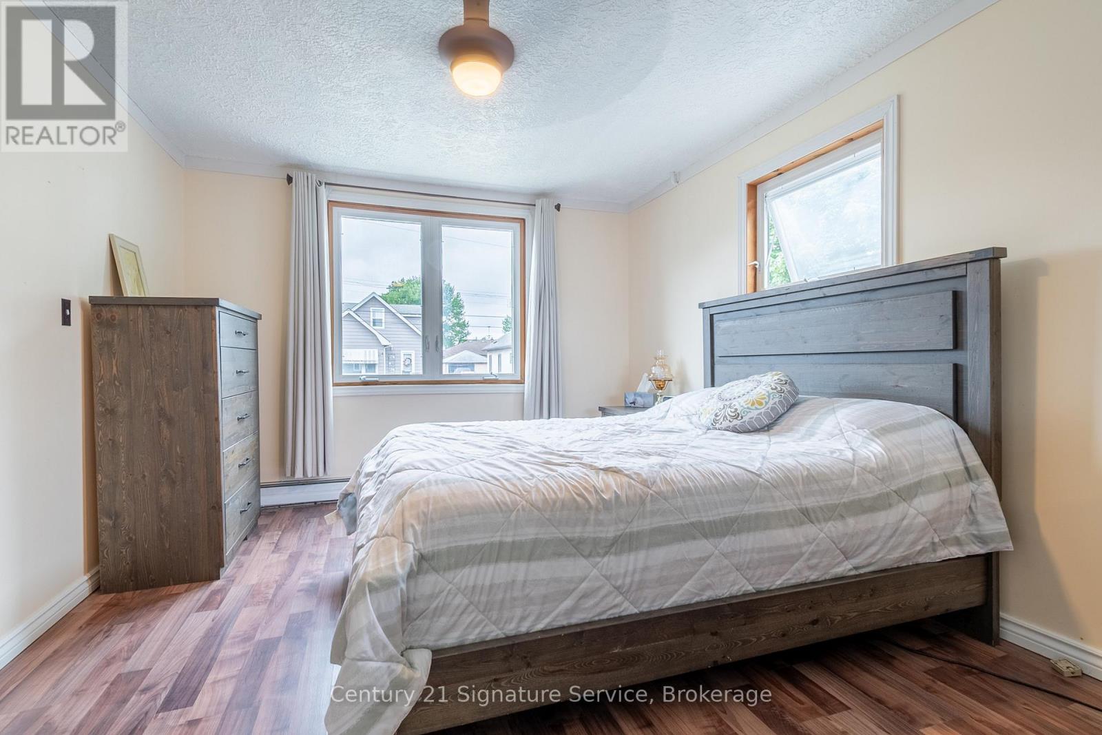Photo 9 of 109 Santone Avenue, Welland ON