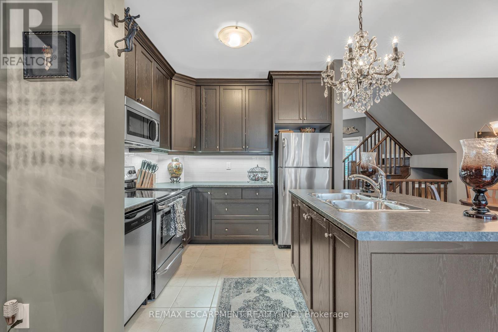 Photo 10 of 72 Dodman Crescent, Hamilton ON