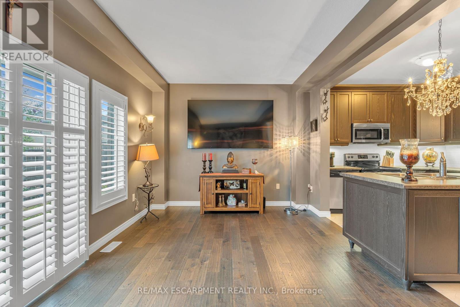 Photo 11 of 72 Dodman Crescent, Hamilton ON