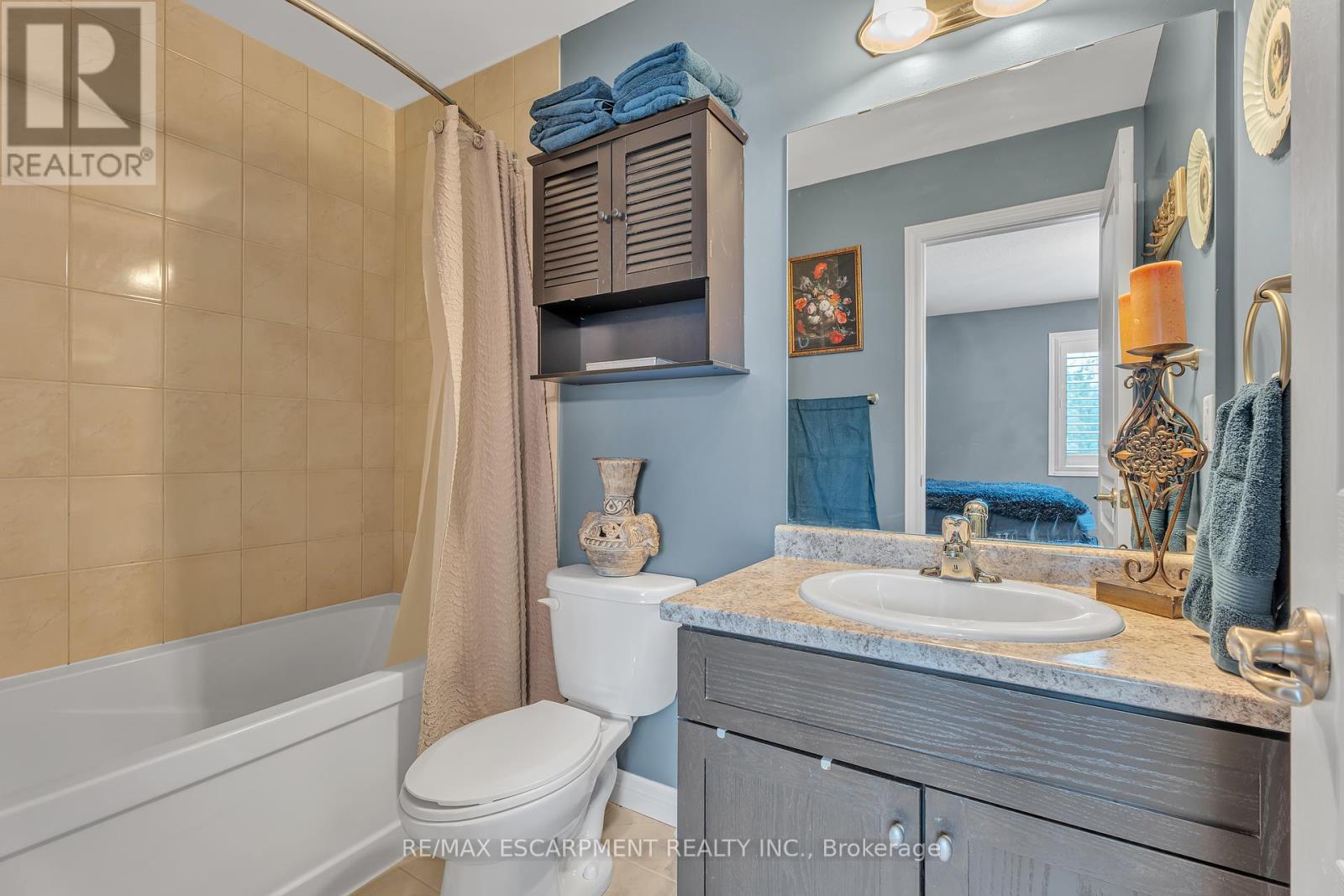 Photo 18 of 72 Dodman Crescent, Hamilton ON