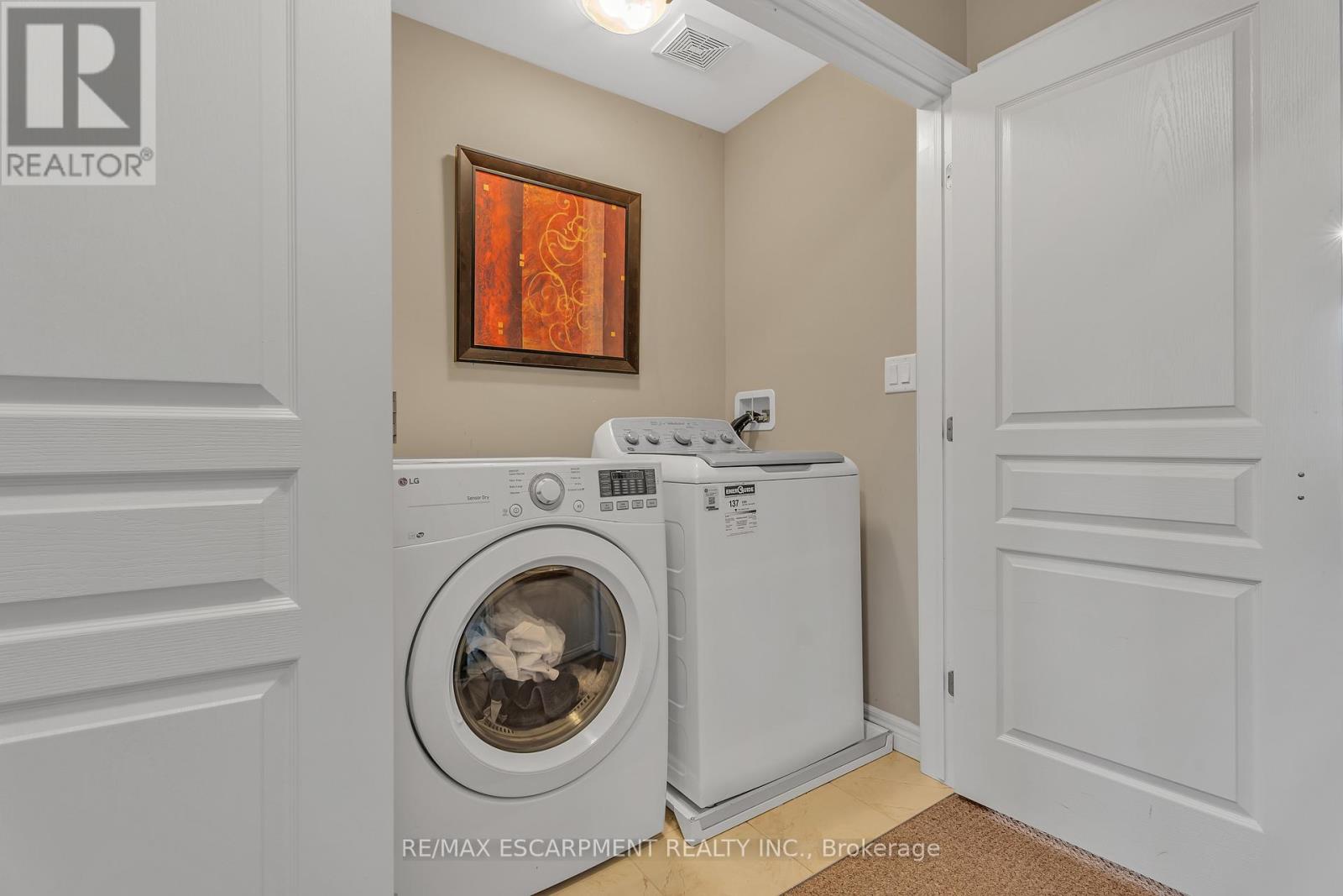 Photo 25 of 72 Dodman Crescent, Hamilton ON