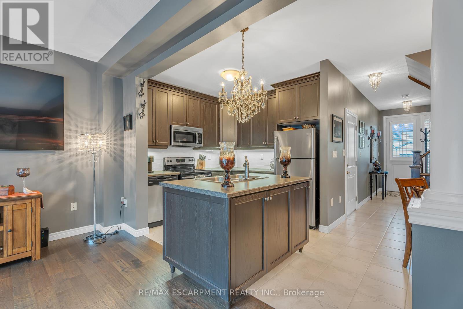Photo 9 of 72 Dodman Crescent, Hamilton ON