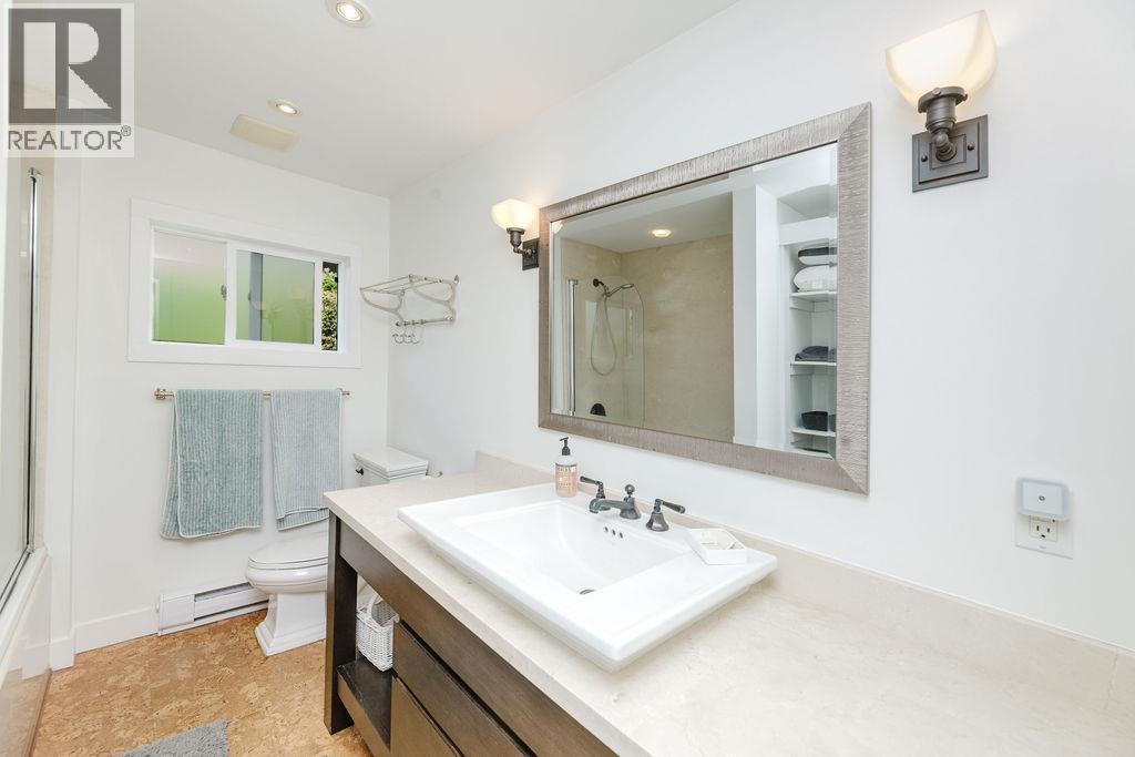 Photo 12 of 698 Franklin Road, Gibsons BC