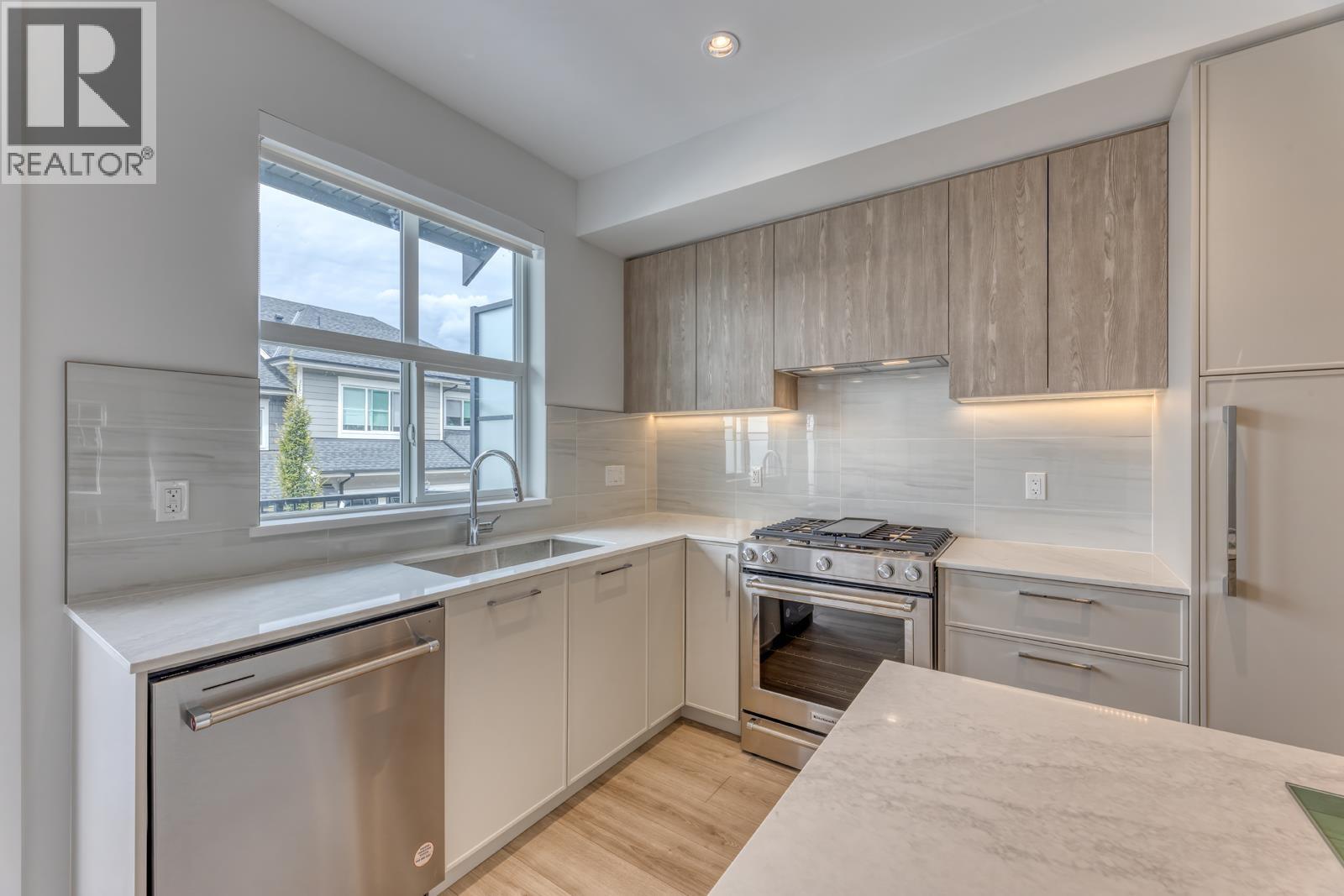 Photo 6 of 120 3421 Queenston Avenue, Coquitlam BC
