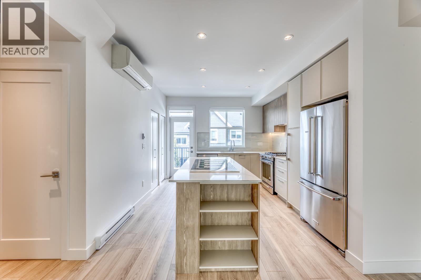 Photo 4 of 120 3421 Queenston Avenue, Coquitlam BC