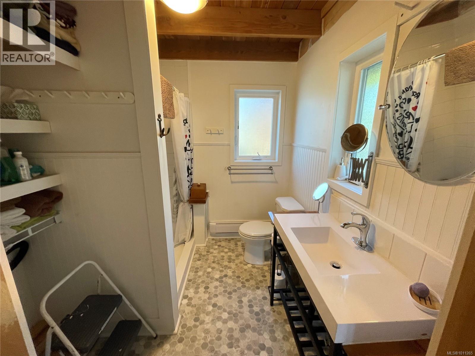 1049 Sixth Ave, Ucluelet