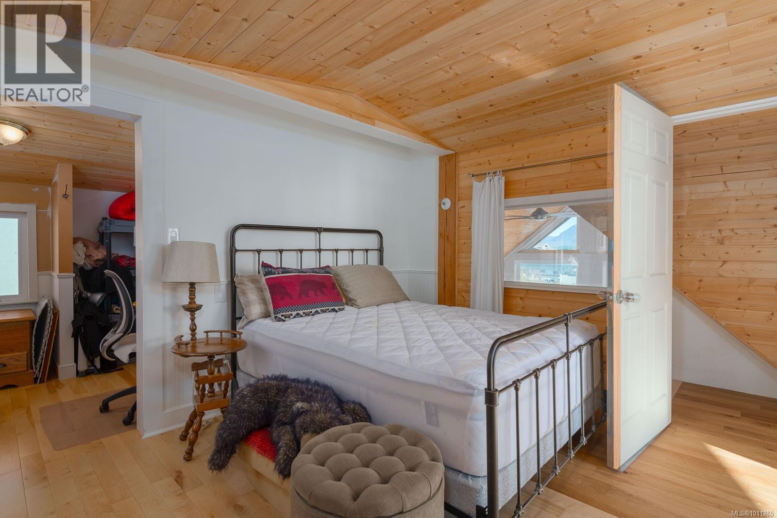 1049 Sixth Ave, Ucluelet