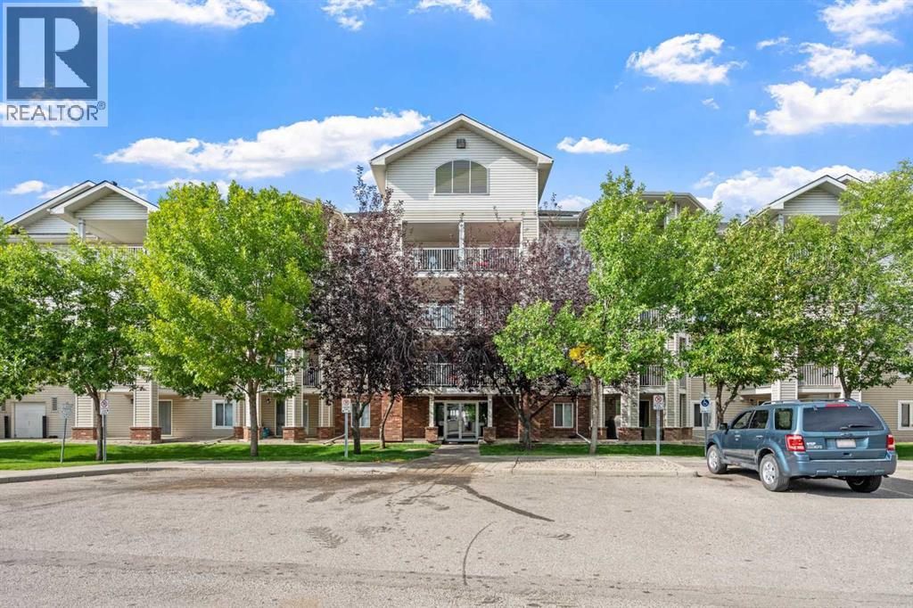 Single Family House for Sale in   Country Village Bay NE Country Hills Village Calgary 