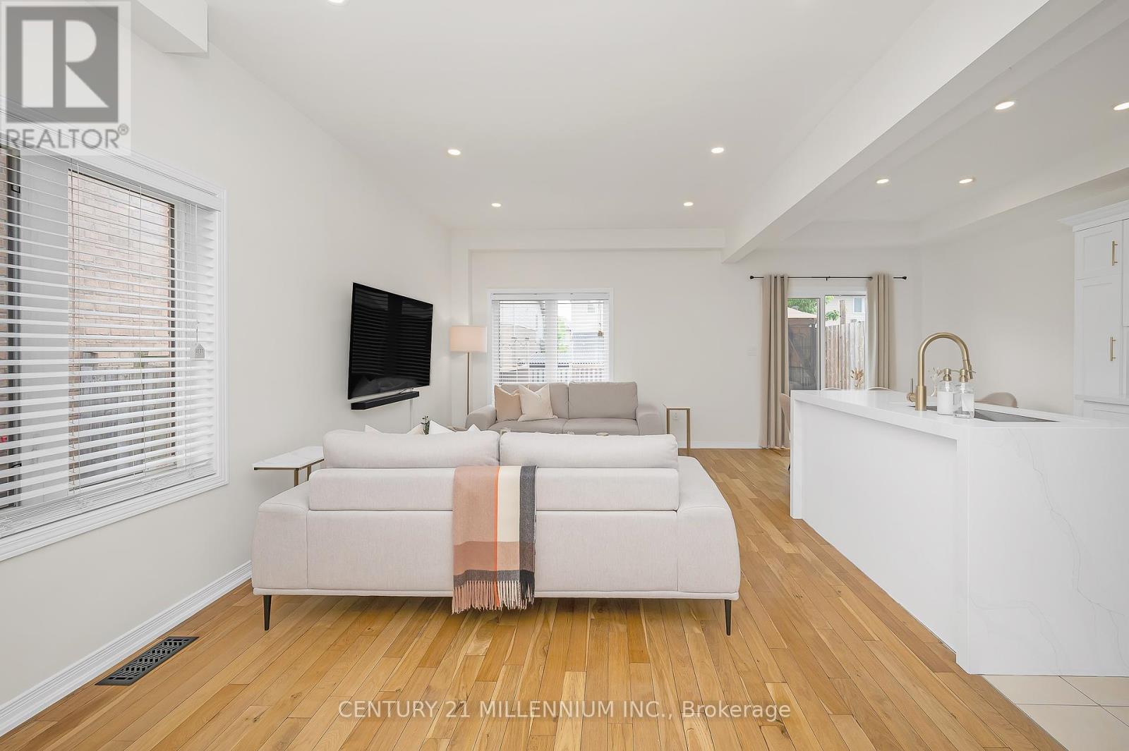 Photo 11 of 43 Bankfield Crescent, Hamilton ON